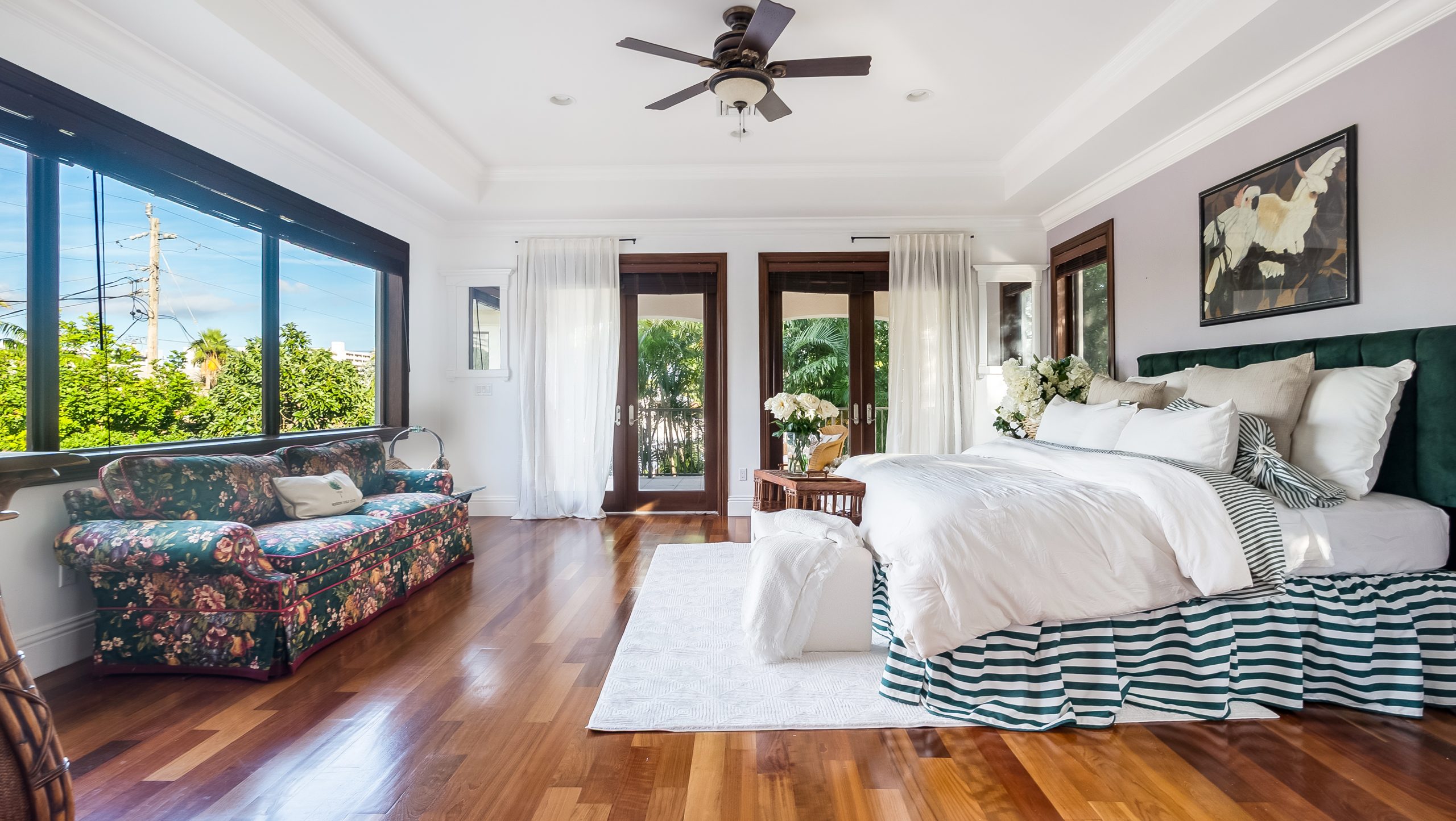 Walks from the beach. Resort Style Living